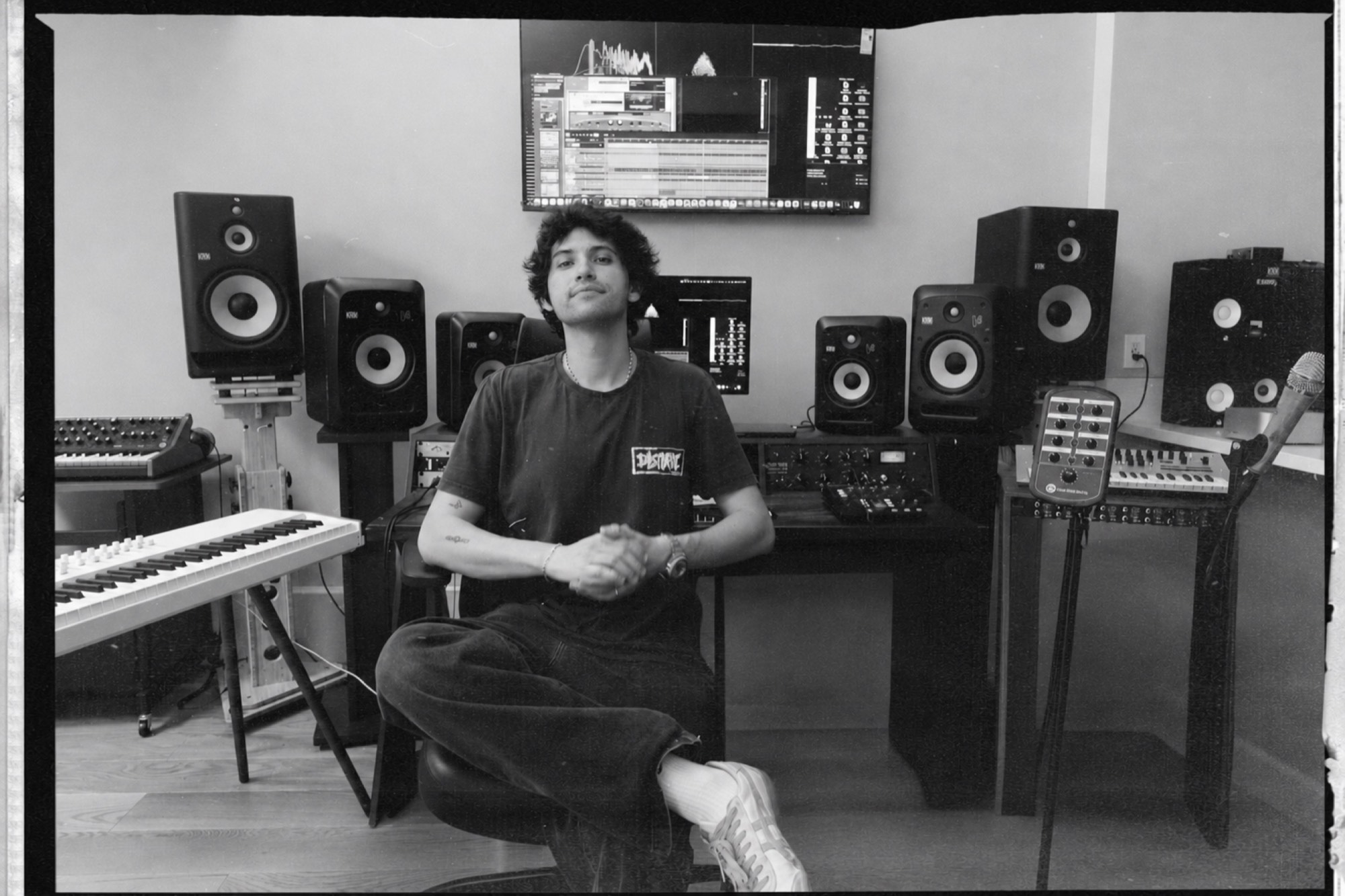 Garrett Lodge in the studio at RECSTU